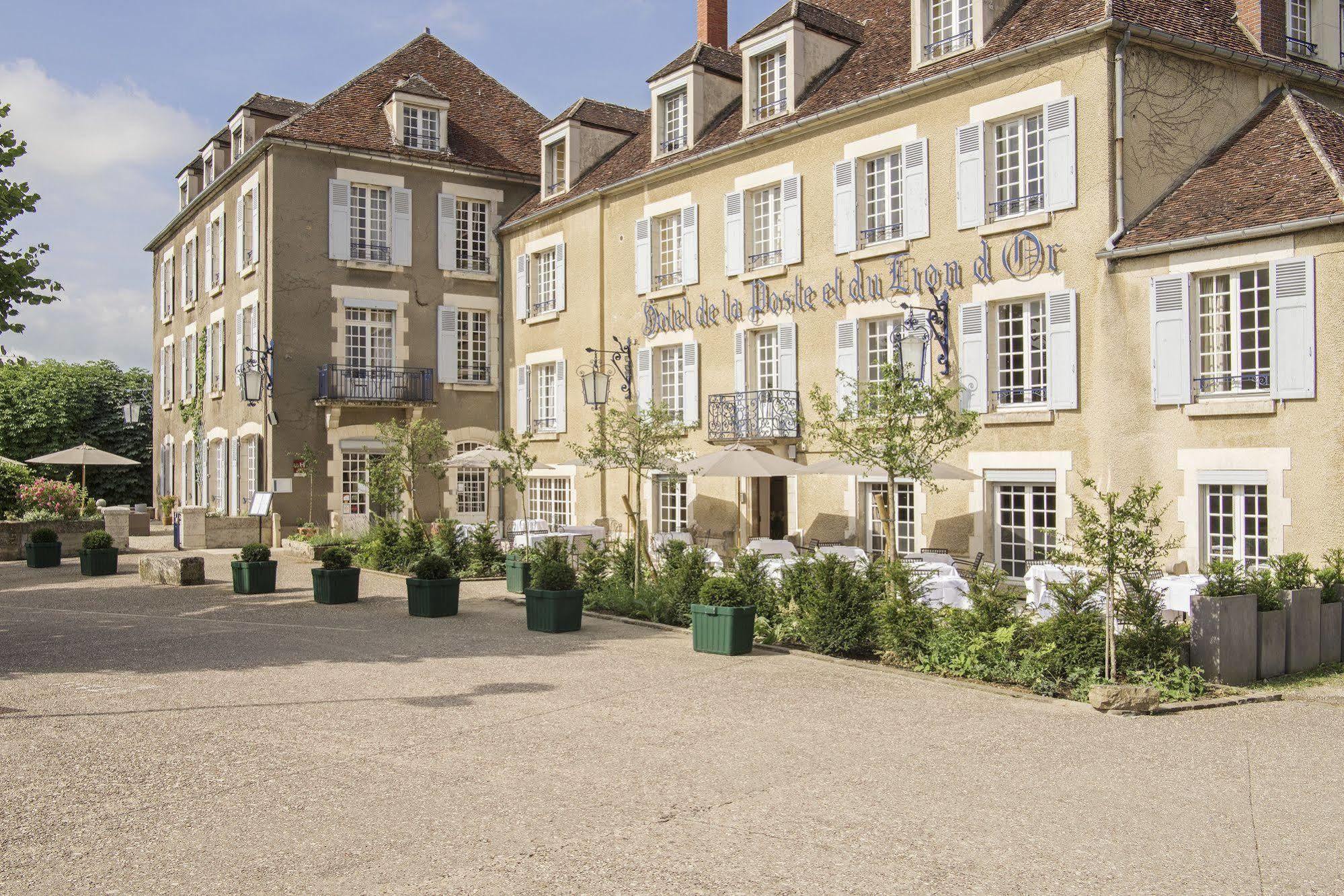 Hôtel Restaurant De La Poste&Du Lion D'or Vézelay Exterior foto